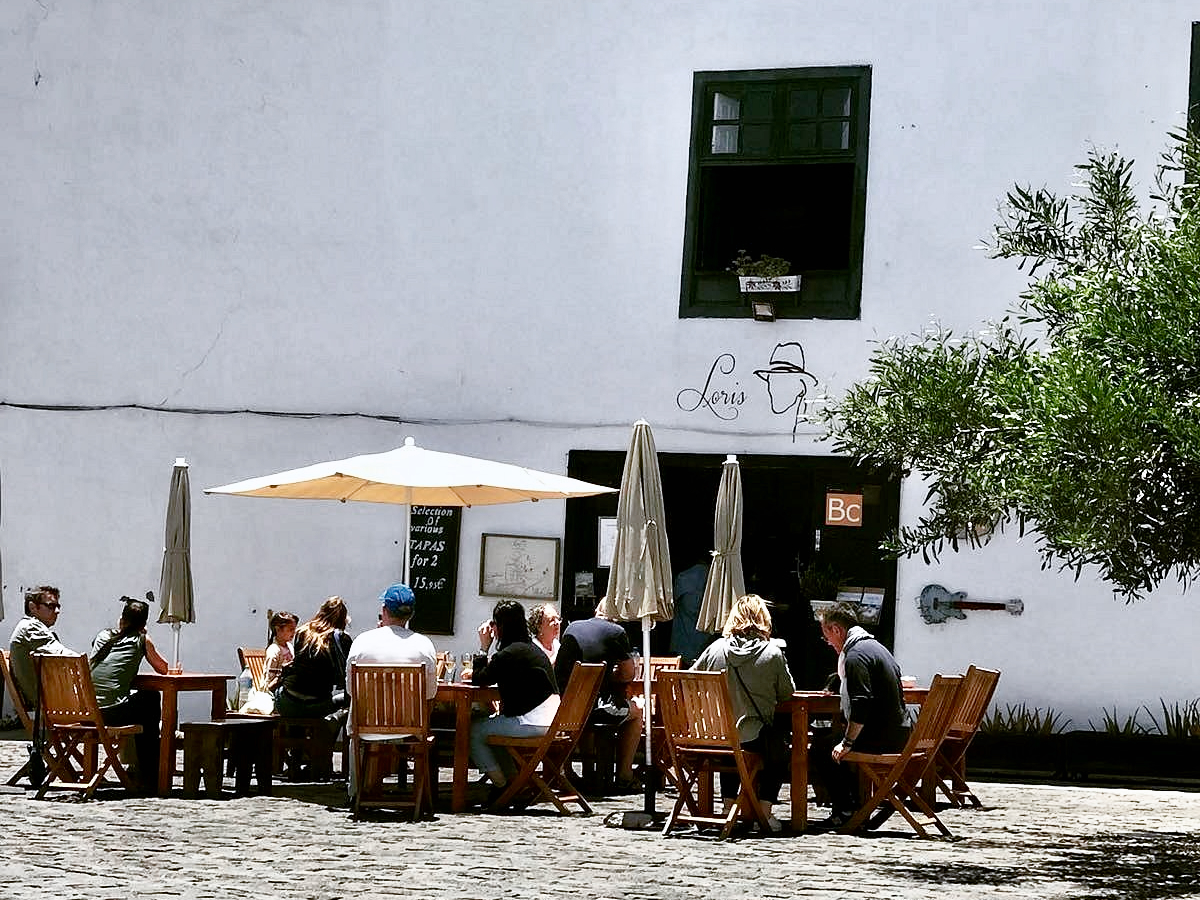 lanzarote-restavracija-loris Tapasi in lokalne sestavine v zgodovinskem središču Teguiseja.