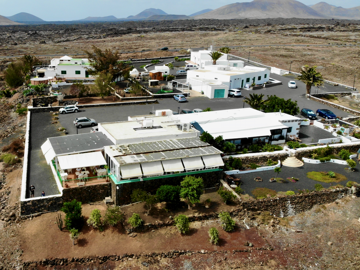 lanzarote-restavracija-mirador-de-las-salinas Restavracija z enim najlepših razgledov na soline Janubio. Odlična izbira za kosilo ali večerjo ob raziskovanju južnega dela Lanzarota.
